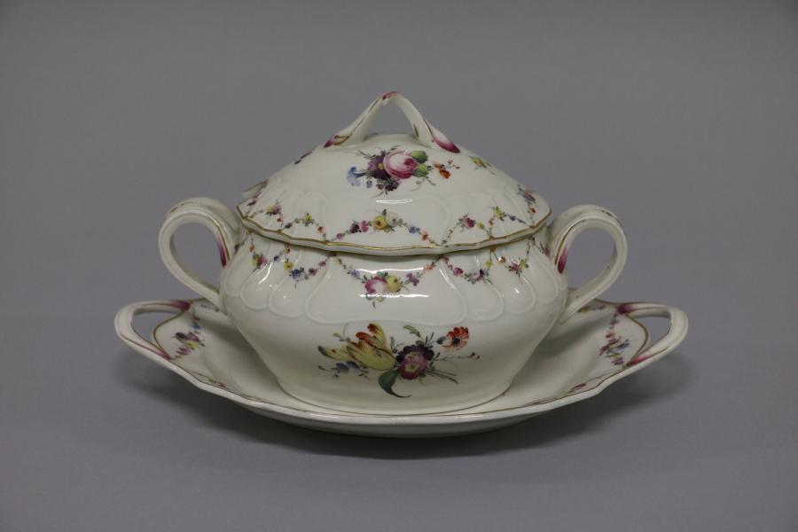 tureen