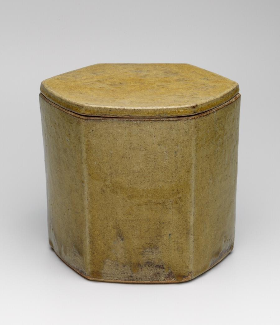Hexagonal pot