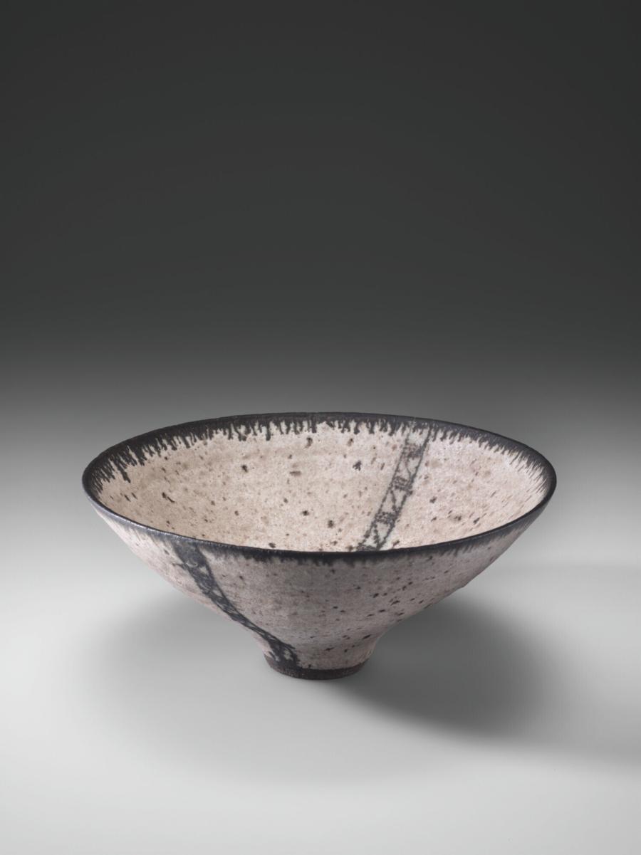 Bowl with dark band