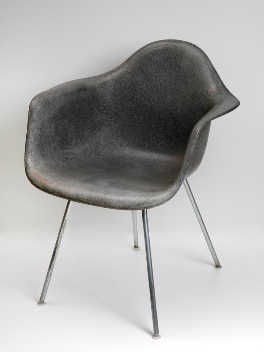 Plastic Armchair (model DAX)