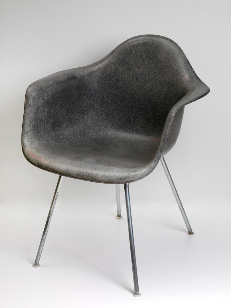 Plastic Armchair (model DAX)