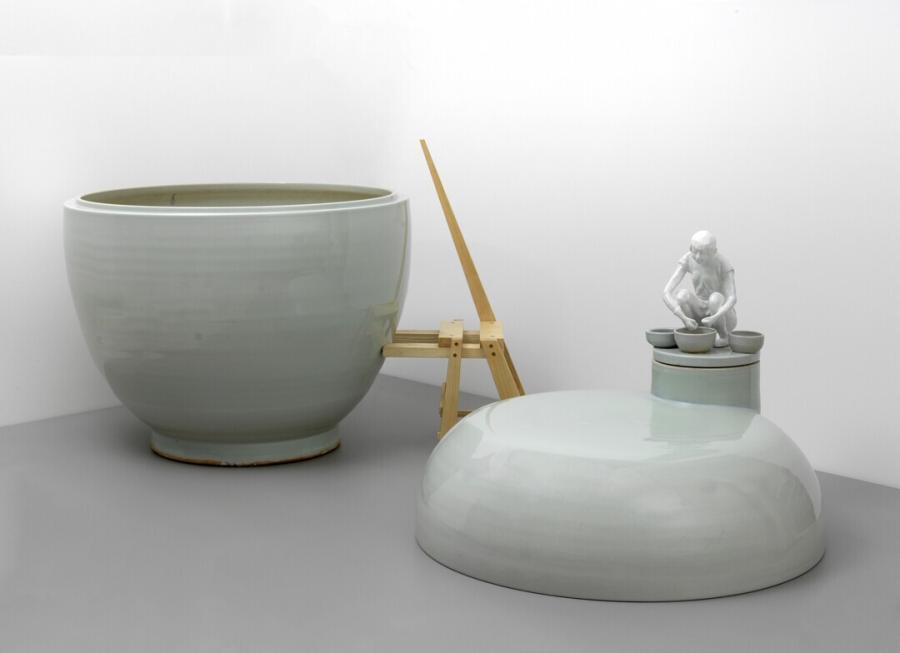 Bath tub
