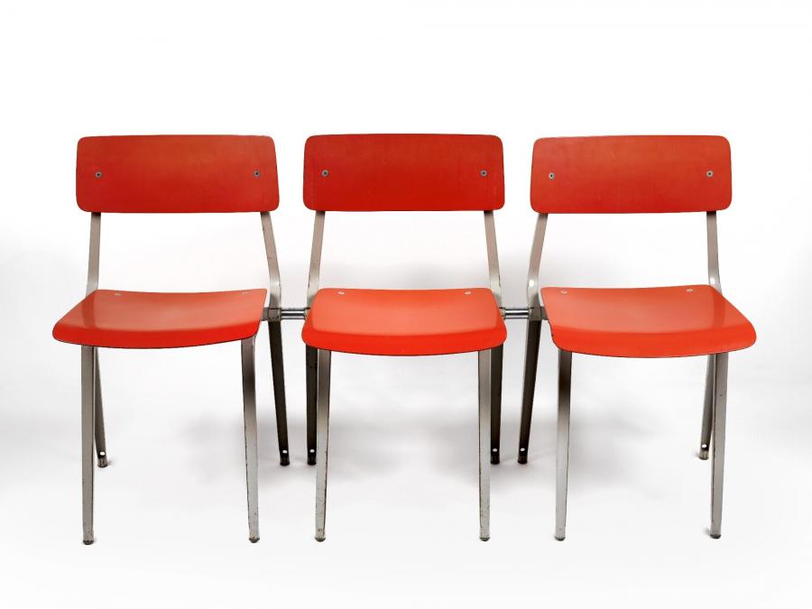 Three linked chairs 'Revolt'