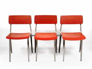three-linked-chairs-revolt
