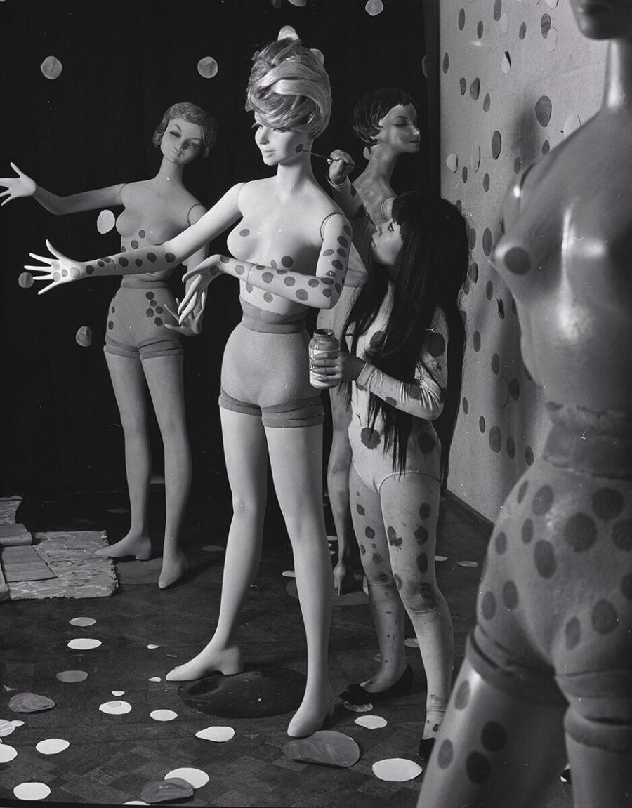 Performance Kusama (Internationale Galerij Orez, Den Haag)