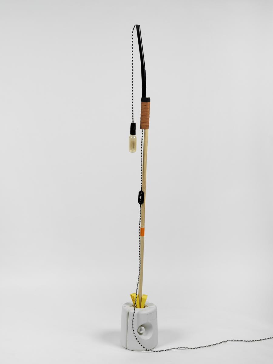 A lamp made by the artist for his wife (Eighth attempt) (Een lamp gemaakt door de kunstenaar voor zijn vrouw (achtste poging))