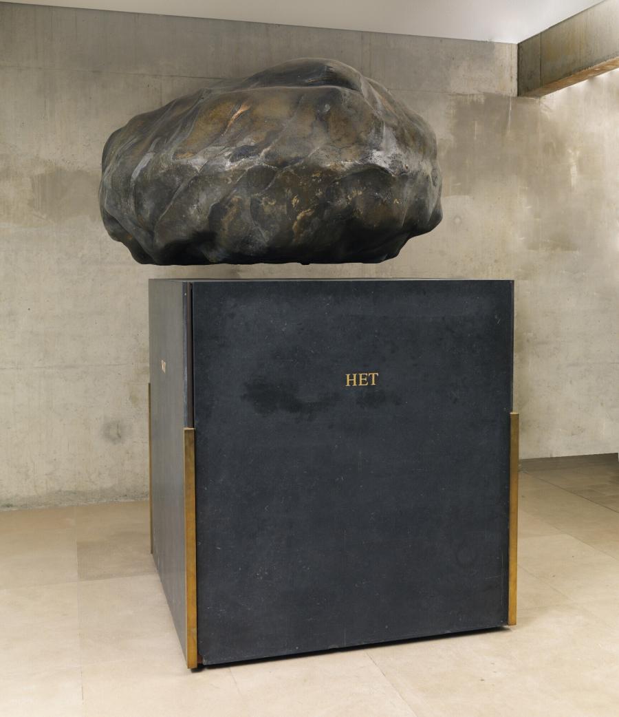 The floating stone