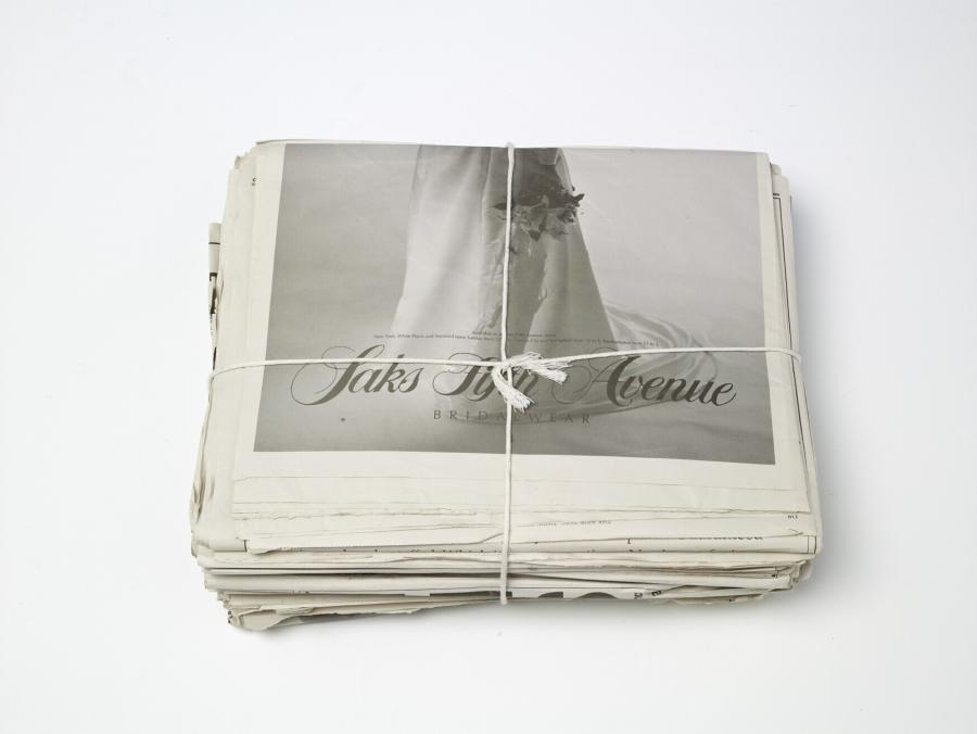Newspaper (SFA, Wedding/ Flowers) (Krant (SFA, trouwerij/bloemen))