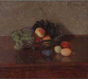 glass-bowl-with-white-and-blue-grapes-peaches-and-plums