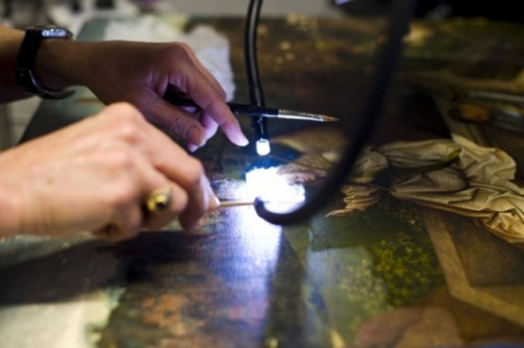 Atelier Boersma restores 'The three Marias at the grave' by Hubert van Eyck in the restoration workshop of Museum Boijmans Van Beuningen. Photo: Tot en Met ontwerpen