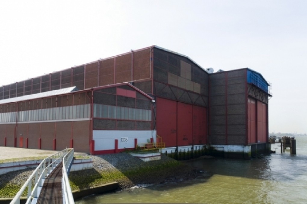 Het exterieur van de onderzeebootloods