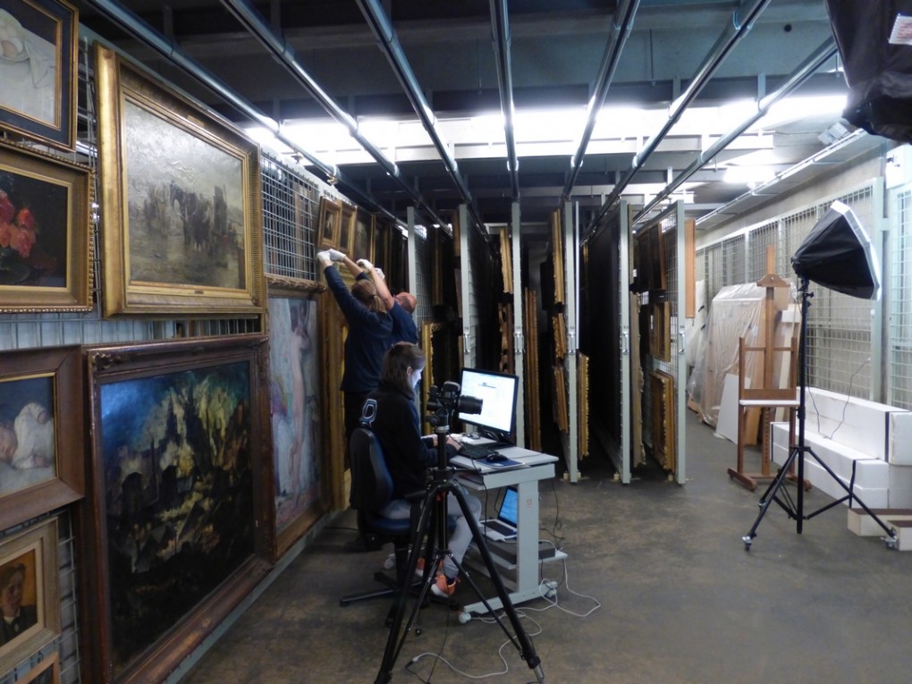 Medewerkers in het huidige depot.