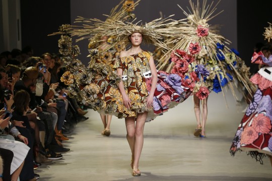 Viktor Rolf, Look 18, Van Gogh Girls, Haute Couture Collection, collection Museum Boijmans Van Beuningen. Purchase with support of Han Nefkens Fashion on the Edge 2015