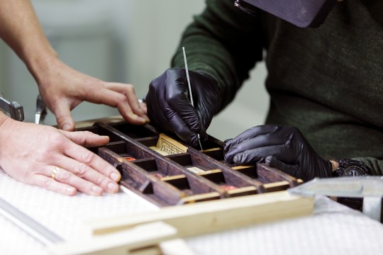 Unblocking of the cradle. Photo Aad Hoogendoorn