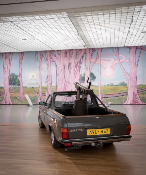 Atelier Van Lieshout, Mercedes with 57mm canon